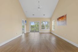 6000 Windsor Green Way photo 4