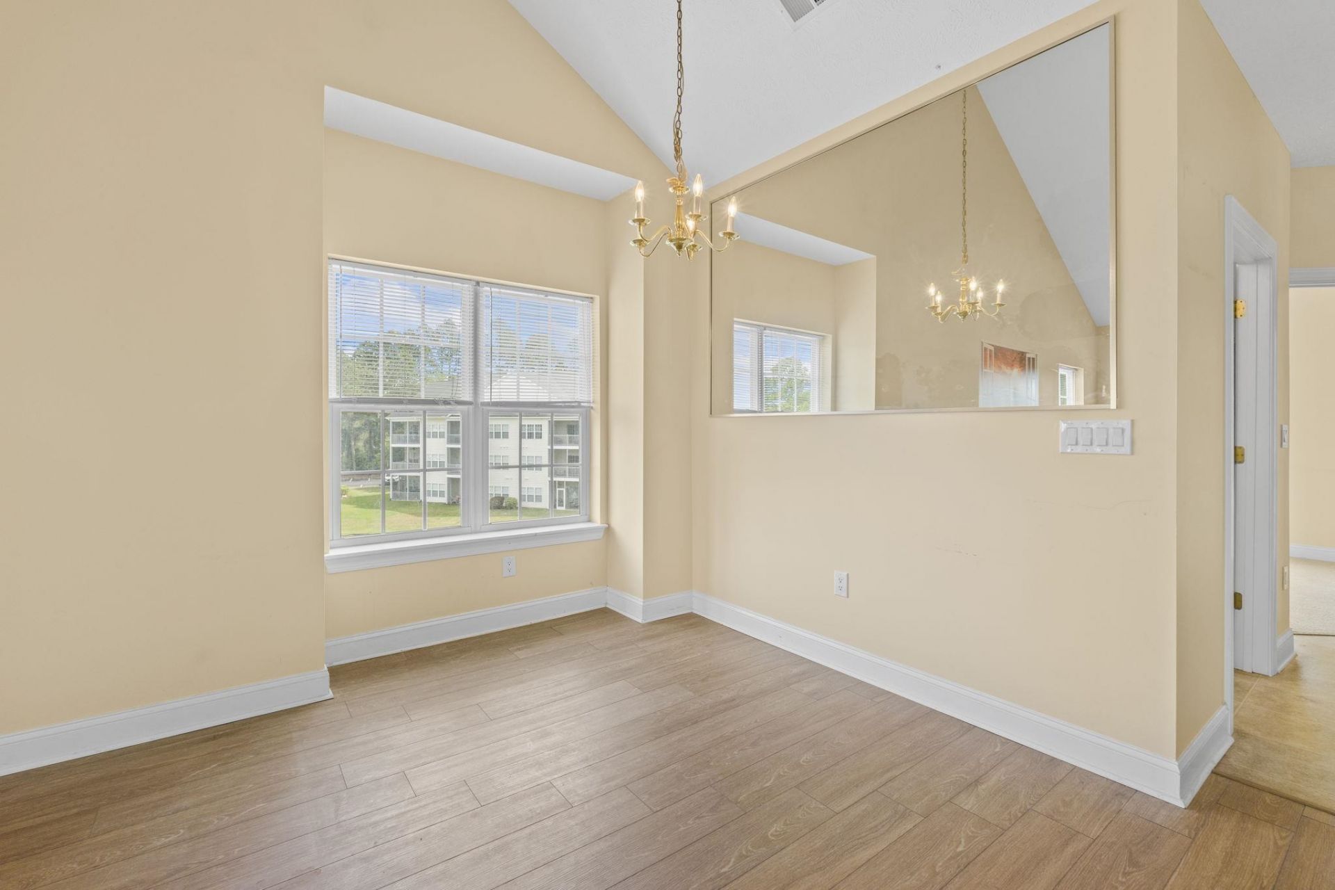 6000 Windsor Green Way Photo 7