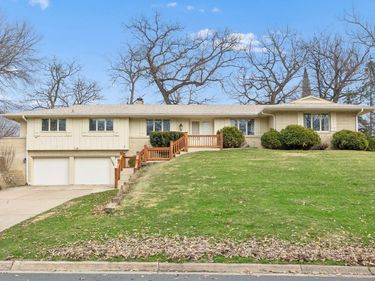 1566 Sumter Avenue N, Golden Valley, MN 55427