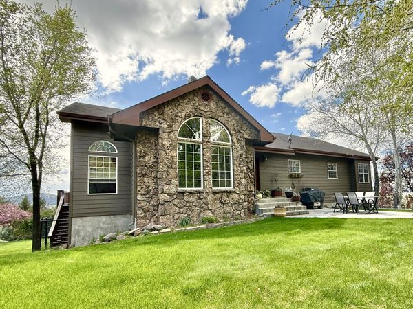 13351 Crystal Springs Road, Klamath Falls, OR 97603