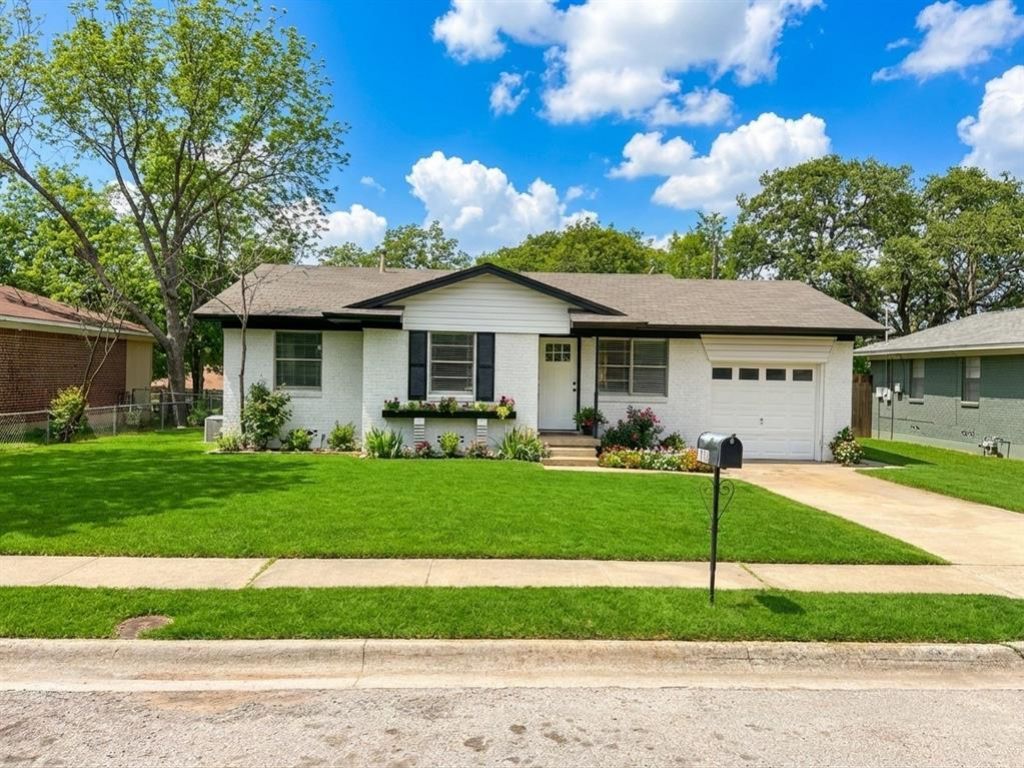 1910 Mercedes Road, Denton, TX 76205 Main Photo