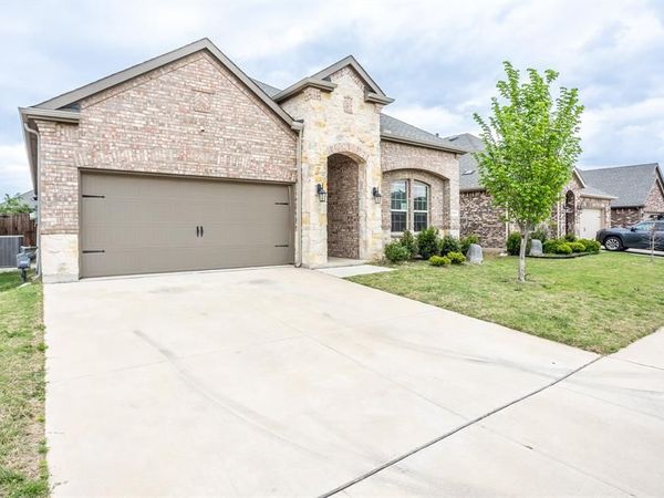 10415 Twisting Springs Drive, Aubrey, TX 76227