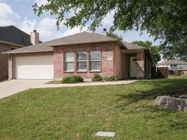 6525 Willow Oak Court, Fort Worth, TX 76112