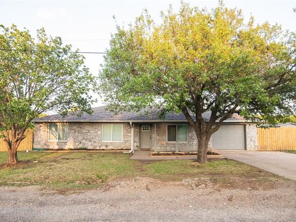 601 N Rosenstein Street, Bells, TX 75414