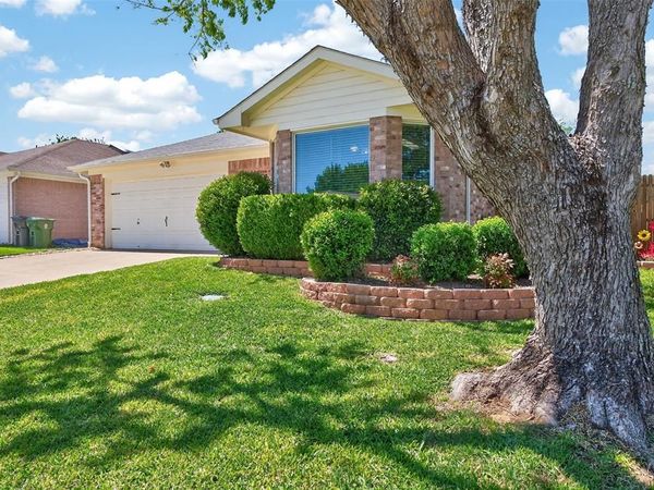 5700 Alicante Drive, Arlington, TX 76017