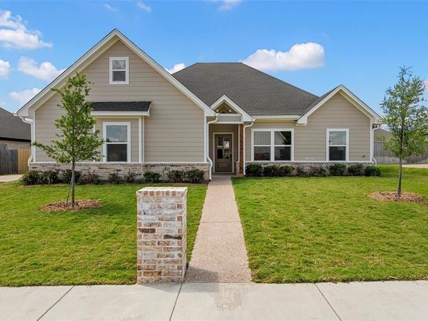 929 Northern Dancer Drive, Hewitt, TX 76643
