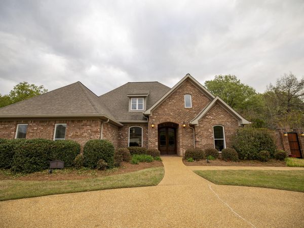 117 Oakmont, Starkville, MS 39759
