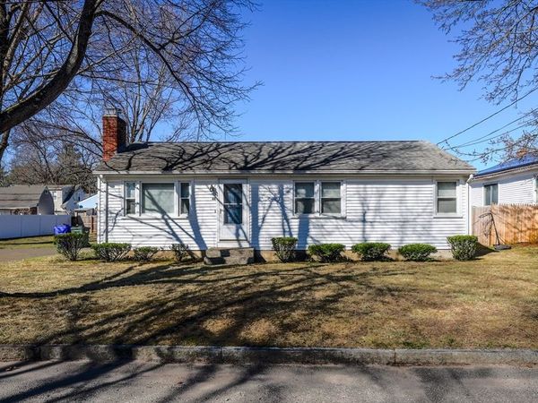 46 Lakevilla Ave, Springfield, MA 01109