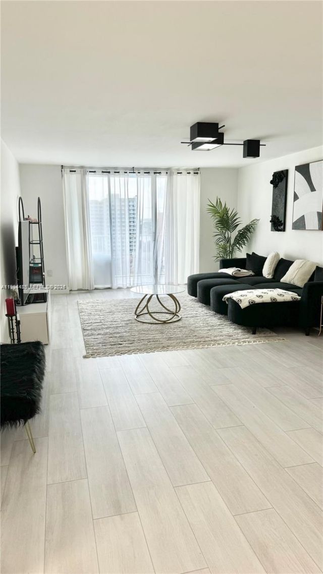 2801 NE 183rd St, Unit 1005W, Aventura, FL 33160 Photo