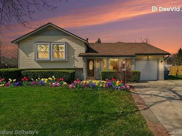 2067 Champagne Drive , Ann Arbor, MI 48108