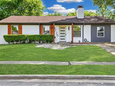 4728 Meadow Trail Drive, Dallas, TX 75236