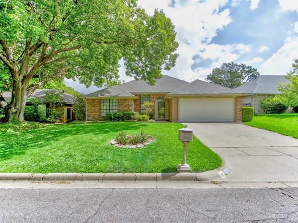 6921 Weatherwood Road, Fort Worth, TX 76133