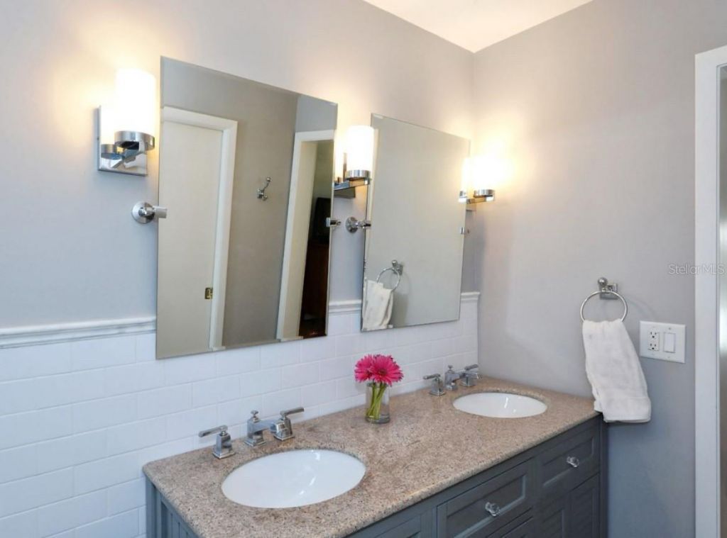 7477 Mariana Drive , Sarasota, FL 34231 Photo