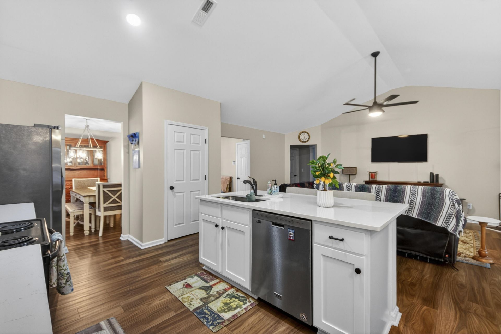 5252 Copley Circle Photo 16