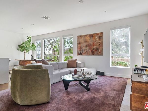 1902 W Liberty Court, Los Angeles, CA 90026