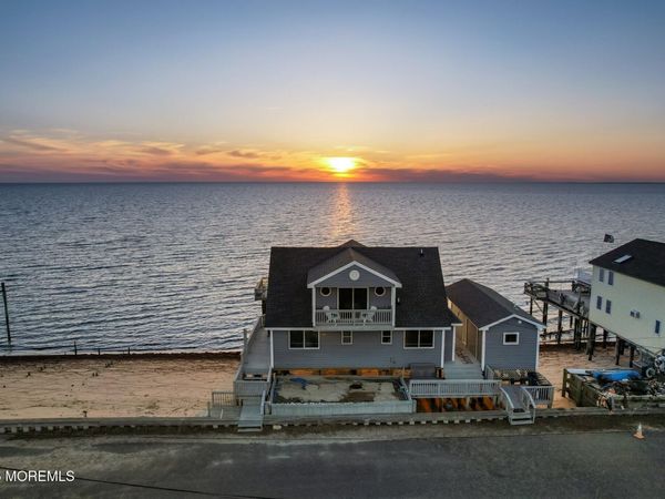 27 S Beach Drive, Cape May Court House, NJ 08210