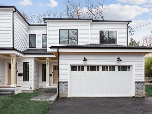 962 Walnut St, Unit 962, Newton, MA 02461