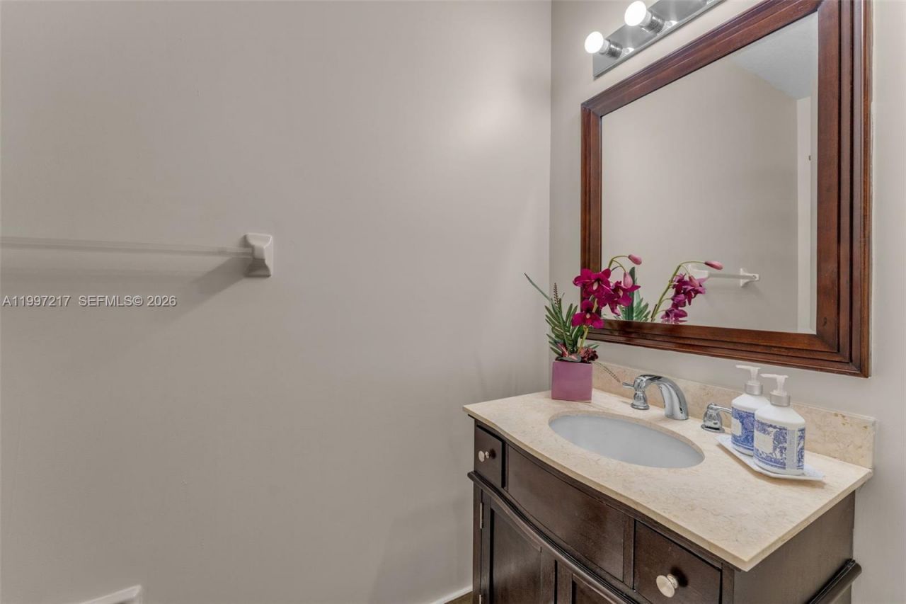 10012 NW 7th St, Unit 206, Miami, FL 33172 Photo