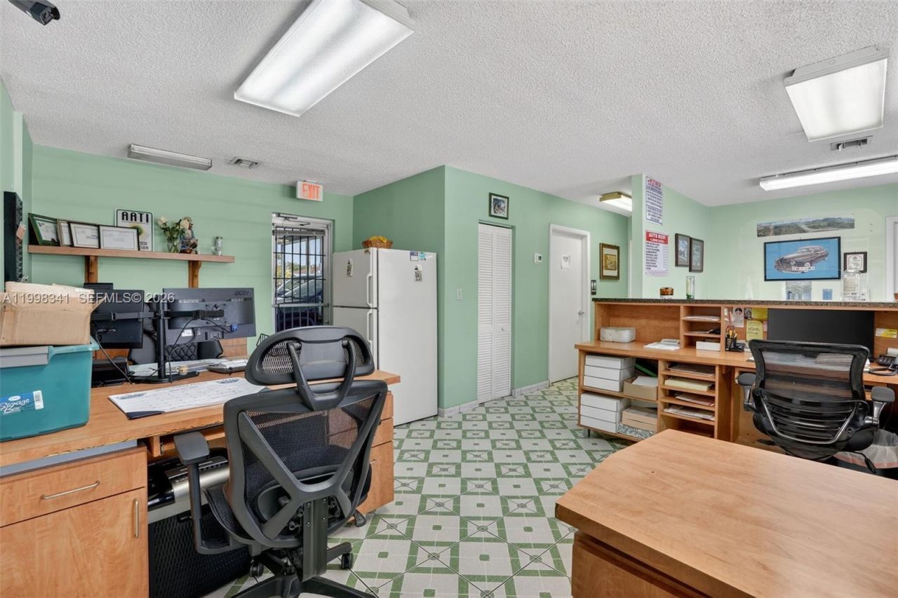 6701 SW 8th St , Miami, FL 33144 Photo