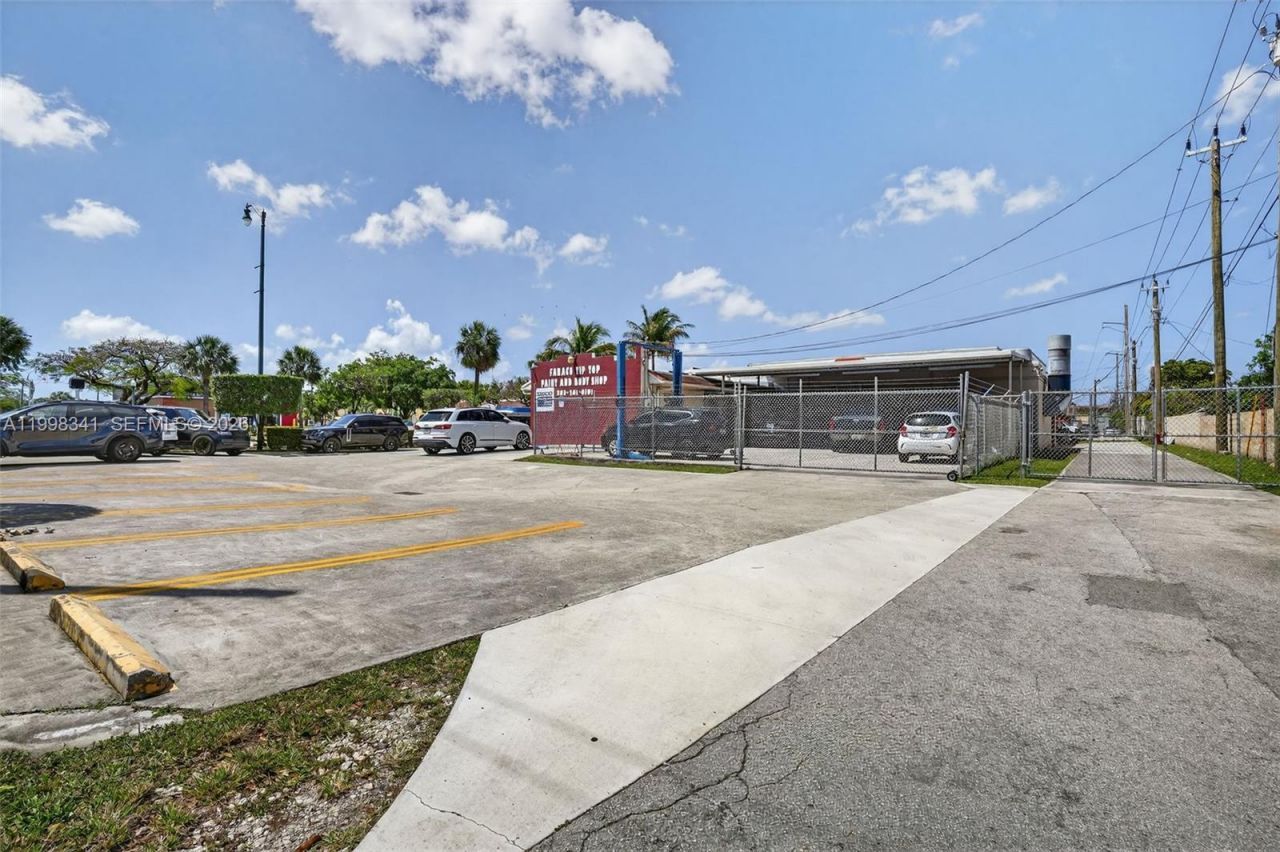 6701 SW 8th St , Miami, FL 33144 Photo