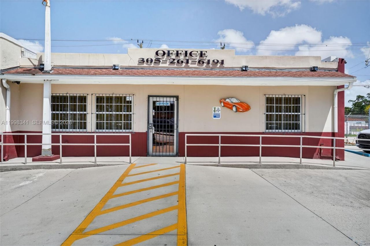 6701 SW 8th St , Miami, FL 33144 Photo