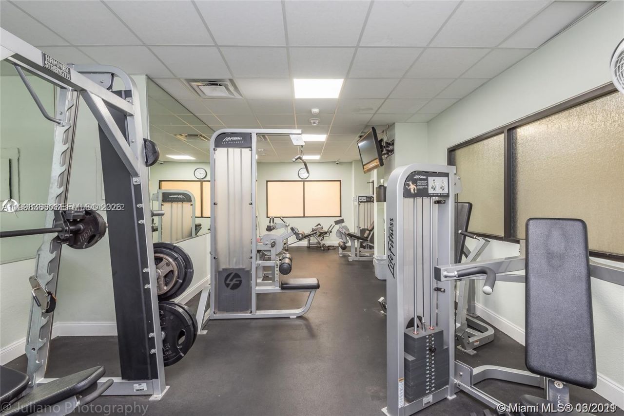 3180 S Ocean Dr, Unit 621, Hallandale Beach, FL 33009 Photo