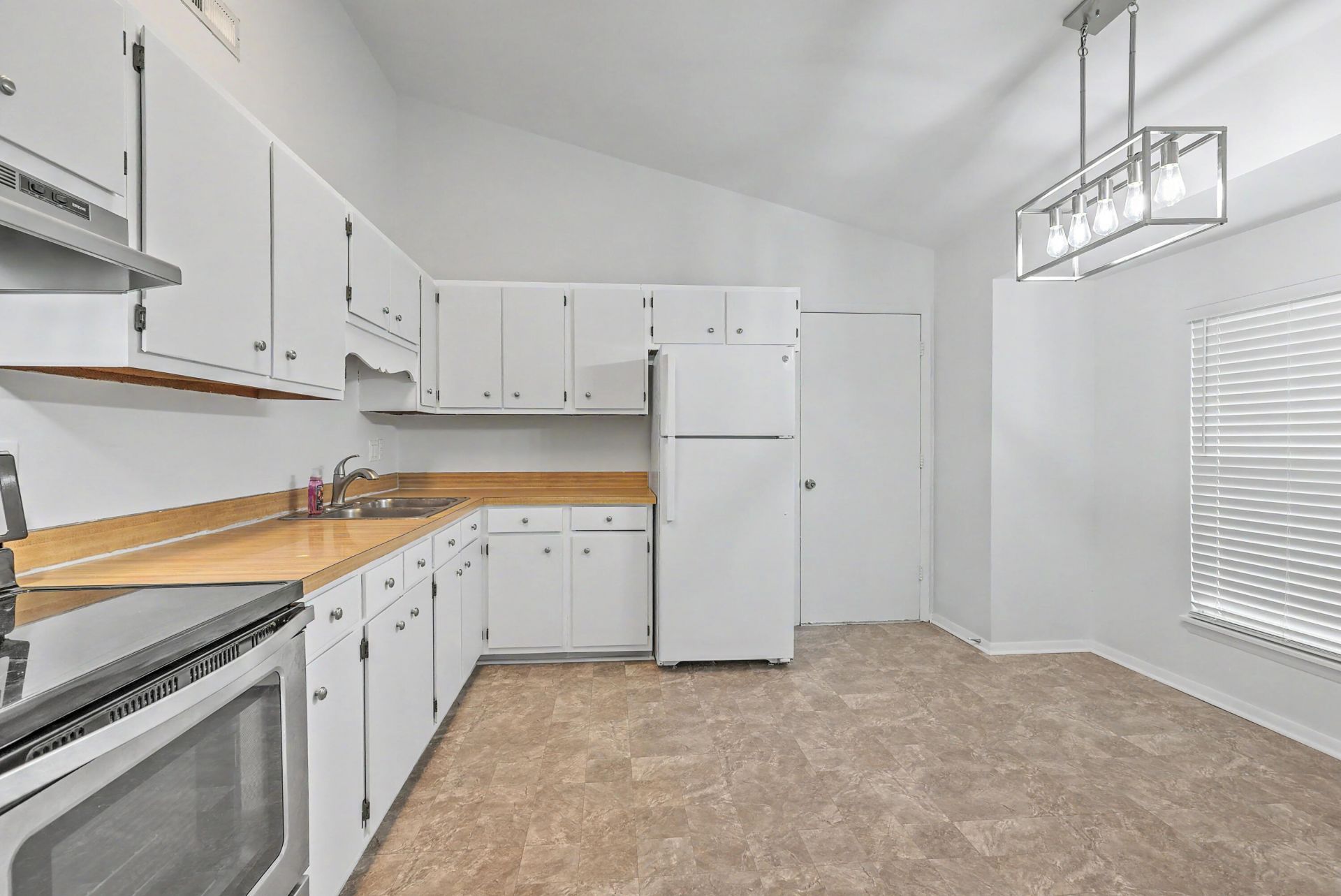 104 Tweed Court Photo 10