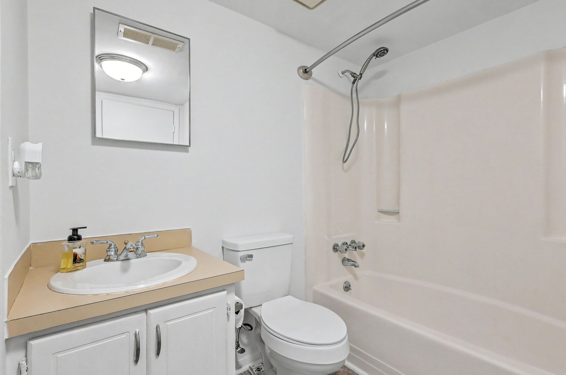 104 Tweed Court Photo 16