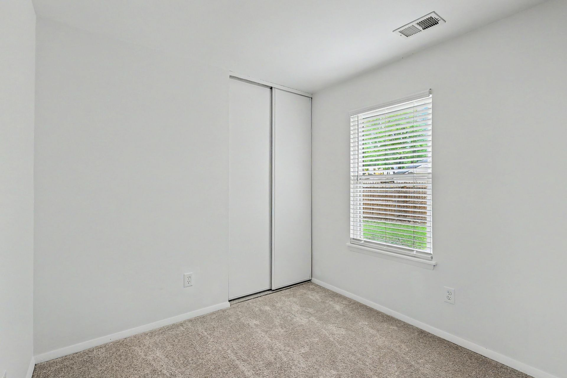 104 Tweed Court Photo 18