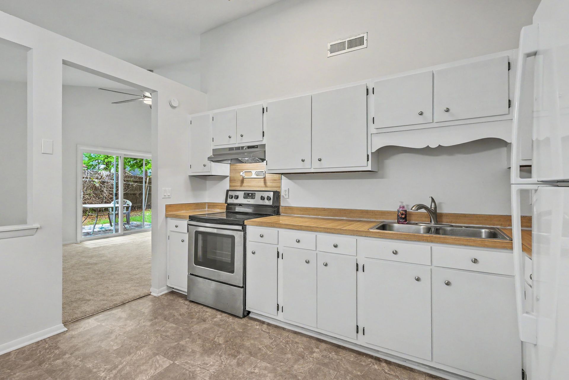 104 Tweed Court Photo 8