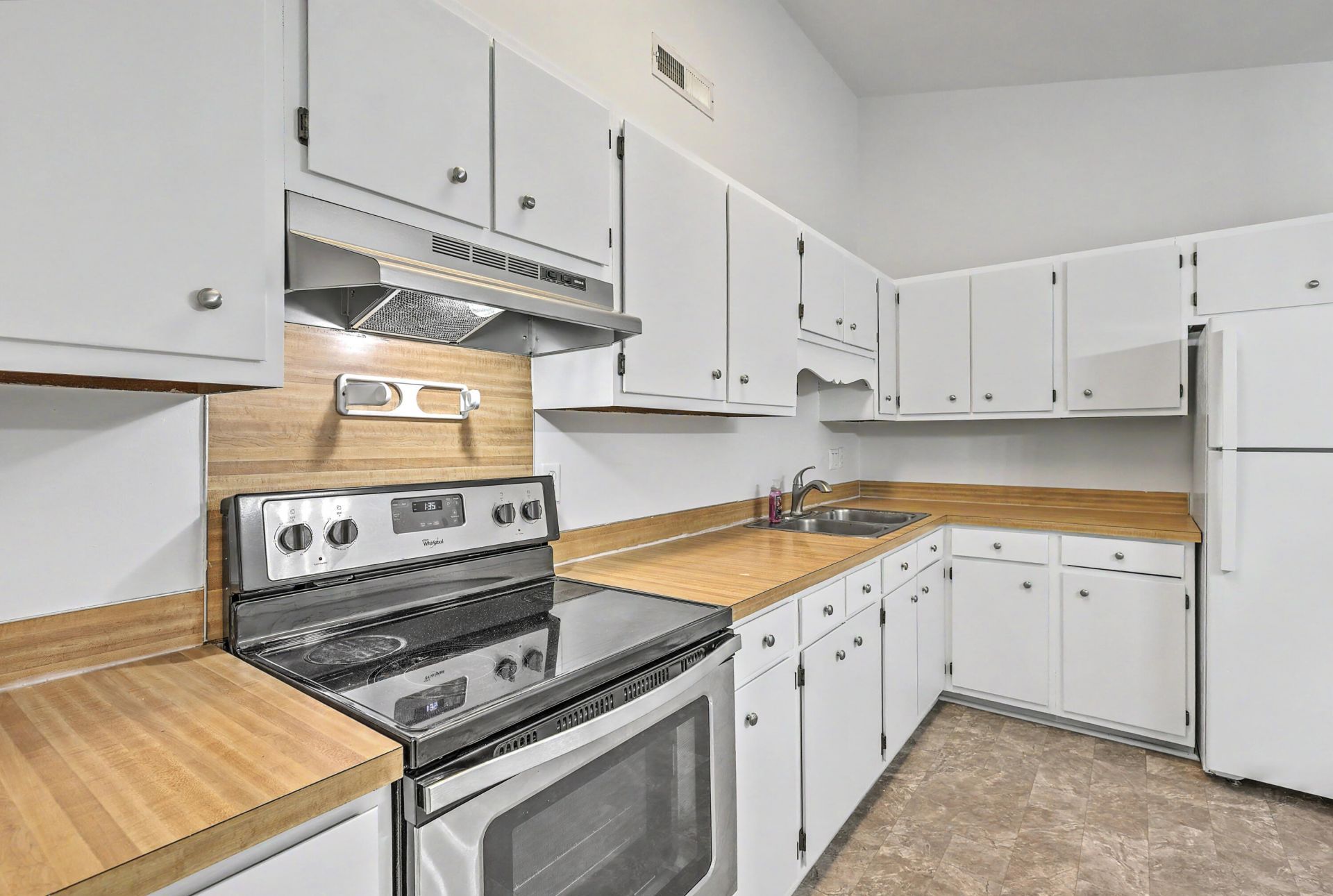 104 Tweed Court Photo 9