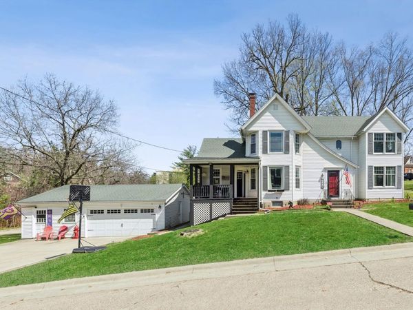 1228 Caroline Avenue , Clinton, IA 52732