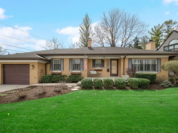 403 W Shabonee Trail , Mount Prospect, IL 60056