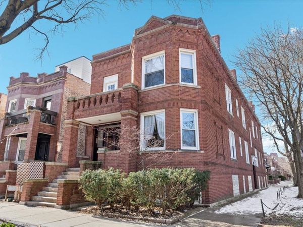 1056 N Leavitt Street, Unit 2R, Chicago, IL 60622
