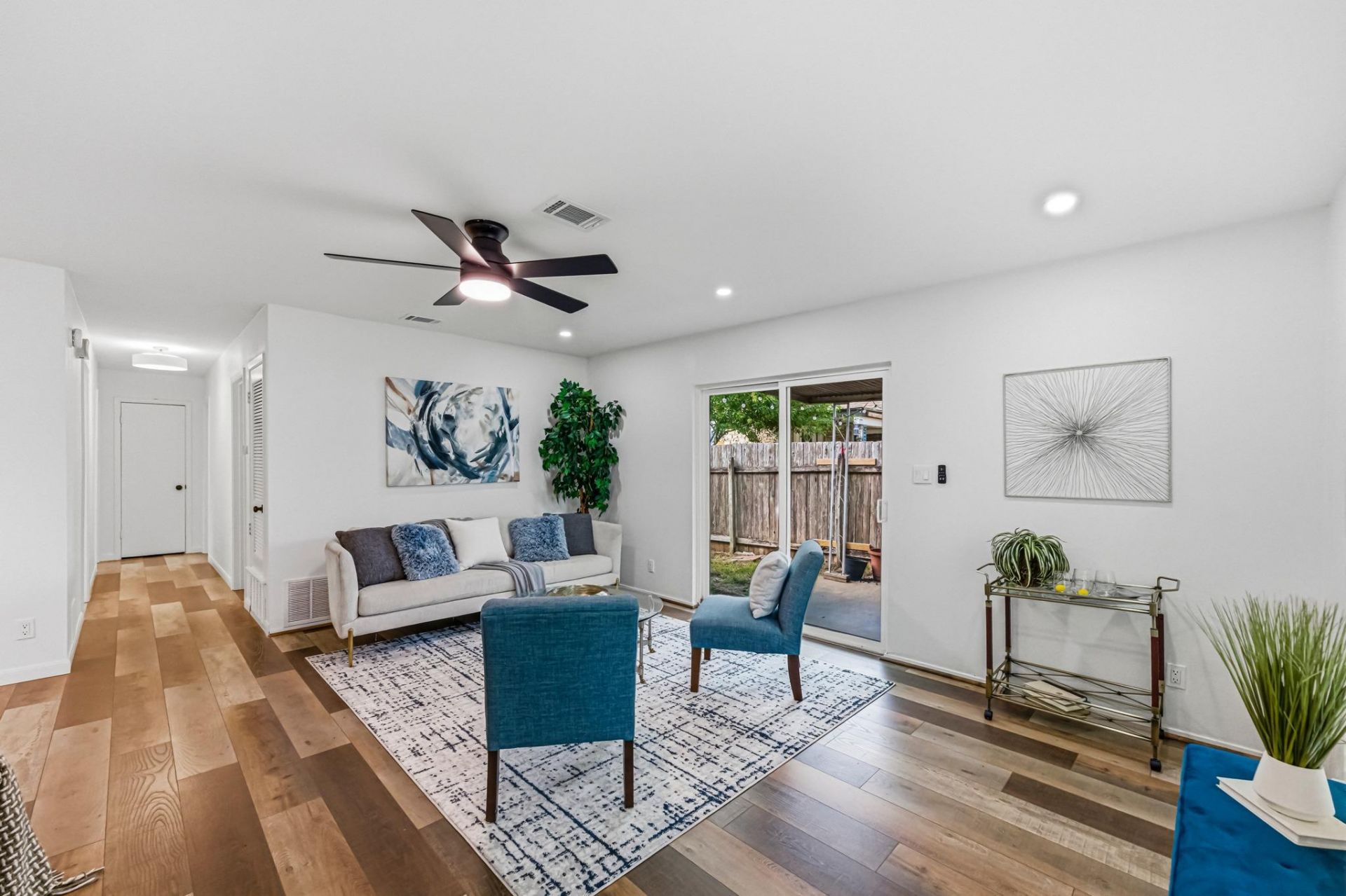 5613 Jacaranda Dr, Austin, TX 78744 Main Photo
