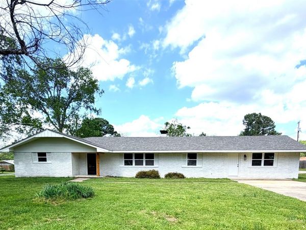 512 Pine Street , Henryetta, OK 74437