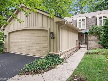 1276 Greenglen Court, Bloomfield Hills, MI 48304
