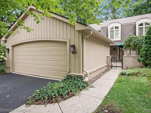 1276 Greenglen Court, Bloomfield Hills, MI 48304