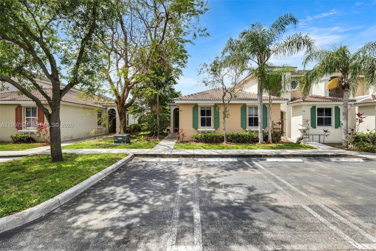 990 NE 42nd Pl, Homestead, FL 33033 Main Photo