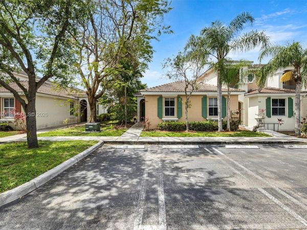 990 NE 42nd Pl, Homestead, FL 33033