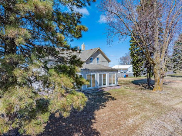 5690 County Road 10 N, Waconia, MN 55387