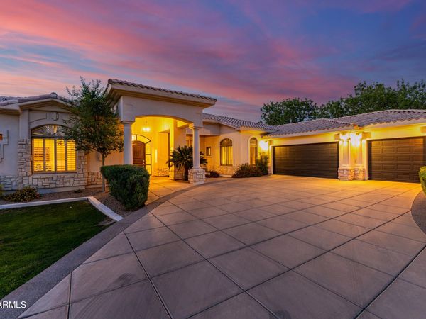 8204 S HOMESTEAD Lane, Tempe, AZ 85284