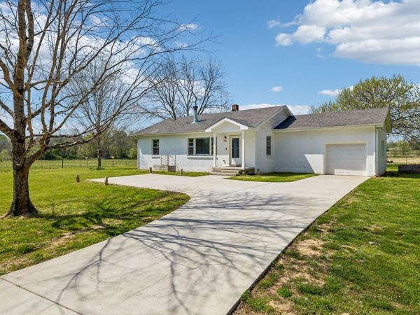 570 Piney Rd W, Dickson, TN 37055