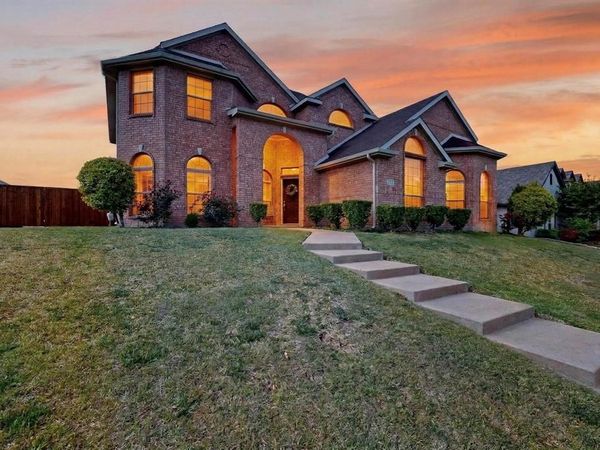 232 Wellington Drive, DeSoto, TX 75115
