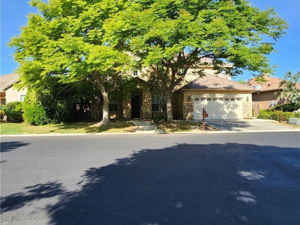 4479 N Emerald Peak Drive, Clovis, CA 93619