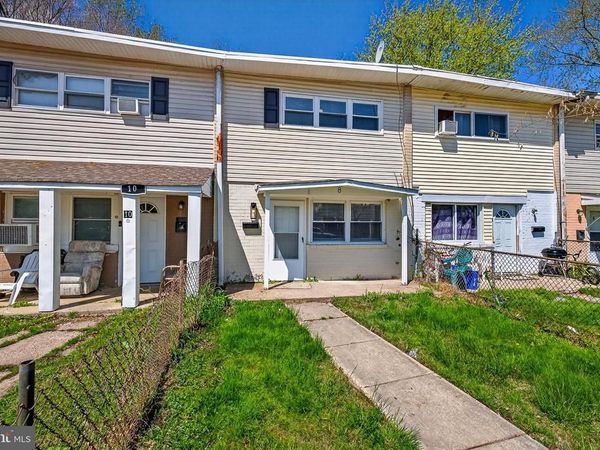 8 THORN COURT, NEW CASTLE, DE 19720