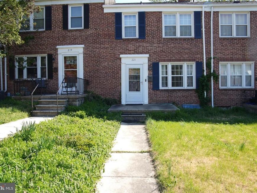 221 E Medwick Garth, Baltimore, MD 21228 Main Photo