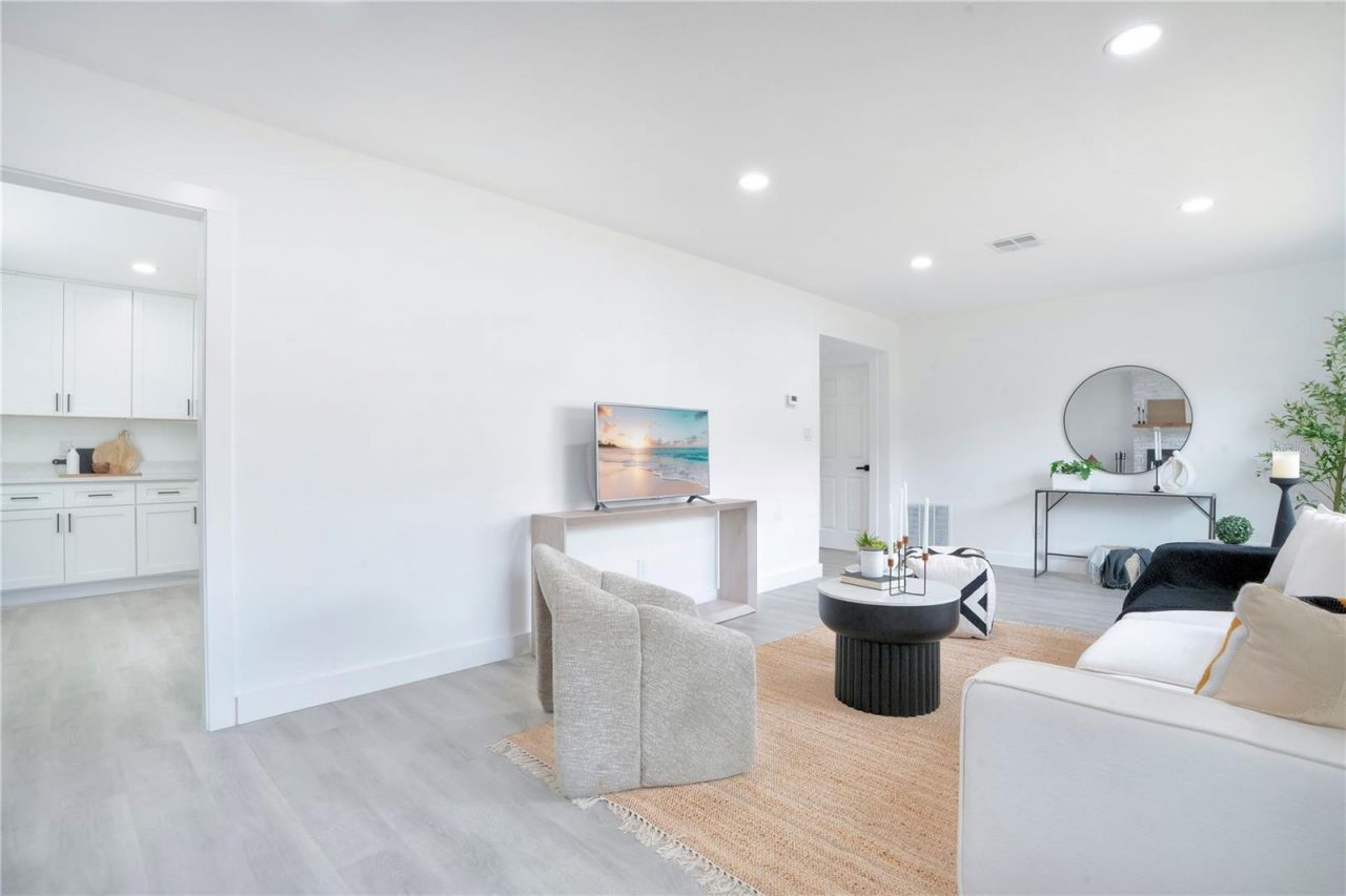 3925 De Kalb Drive, Orlando, FL 32839 Photo