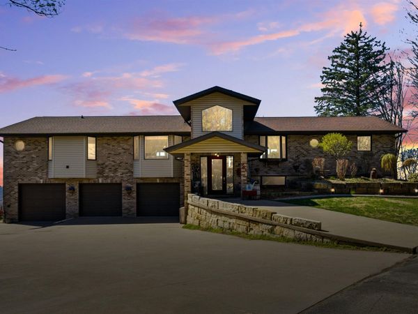 961 Whispering Lane, Hazel Green, WI 53811