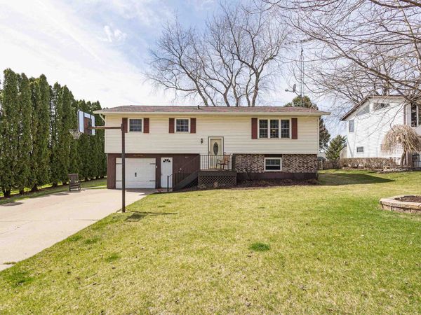 907 S School Street, Cuba City, WI 53807